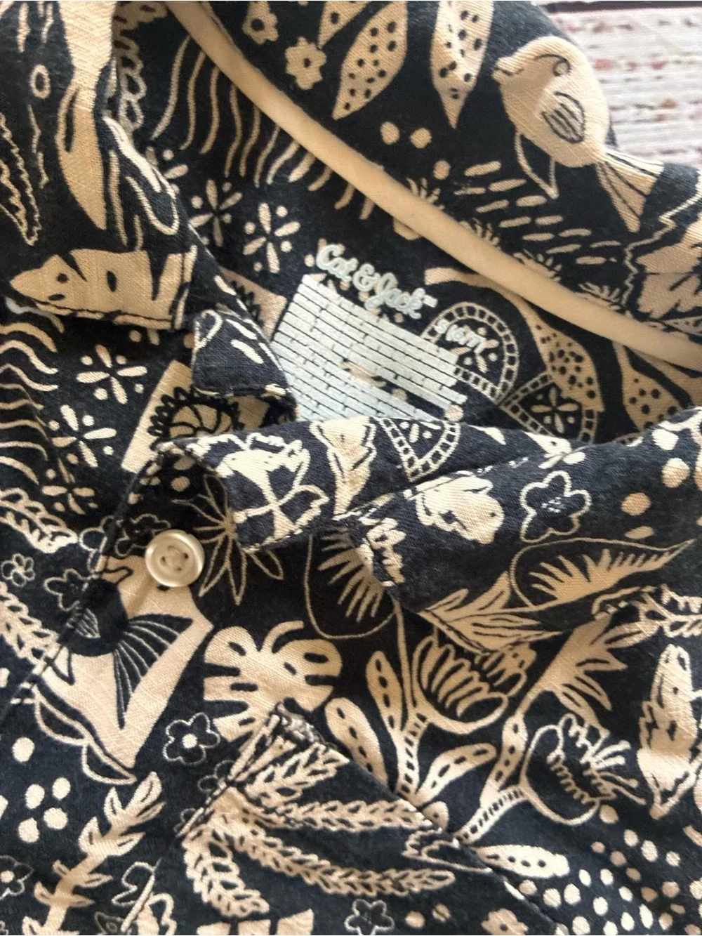 Cat & Jack Boys Hawaiian Print Leaf Pattern Sjze Small 6/7